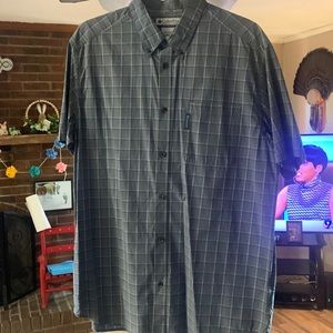 Columbia XL short sleeve button-up shirt